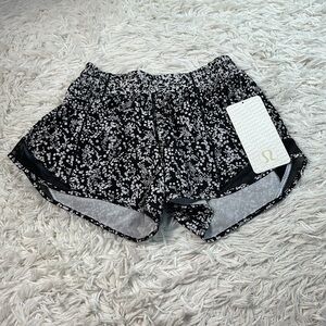 NWT Lululemon Hotty Hot Short II *Long 4" Chirasu Black / Chirakasu Alpine White